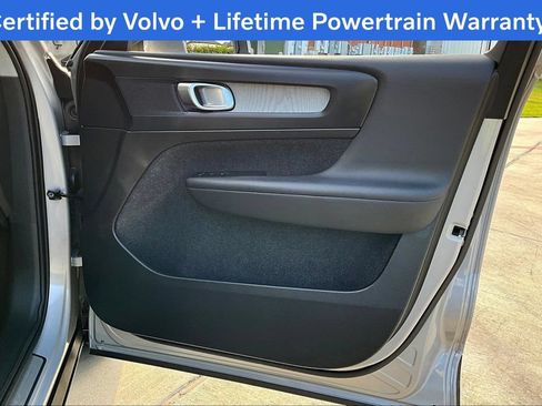 Used 2025 Volvo XC40 B5 Plus AWD/4WD image 25