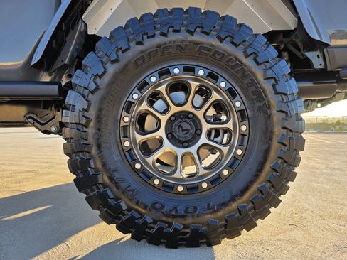Used 2021 Jeep Gladiator Rubicon AWD/4WD image 23