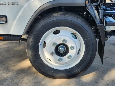 New 2024 Chevrolet Low Cab Forward image 15