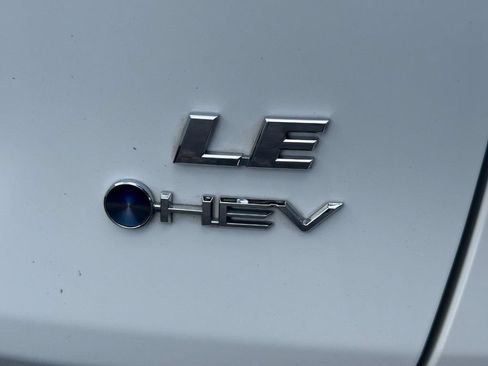 Used 2025 Toyota RAV4 LE AWD/4WD image 5