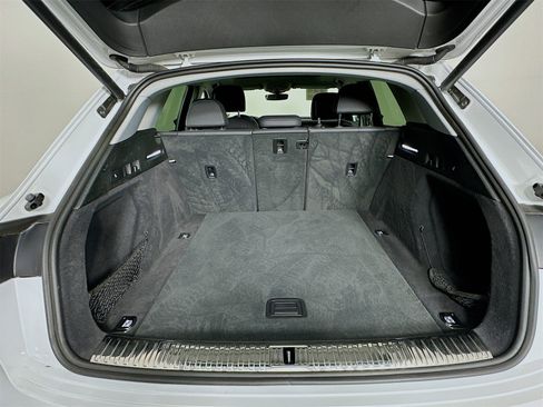 Used 2021 Audi e-tron Premium w/ Convenience Plus Package image 27