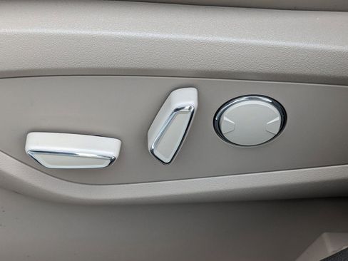 Certified 2023 Lincoln Nautilus Reserve w/ Equipment Group 201A image 21