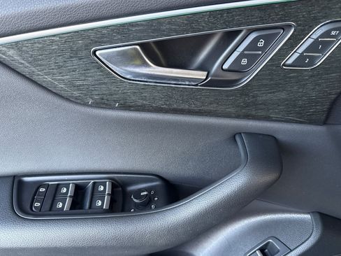 Used 2019 Audi Q8 Premium Plus w/ Premium Plus image 12