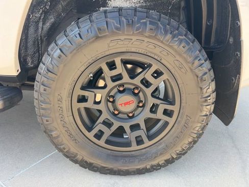 Used 2017 Toyota 4Runner TRD Off-Road image 6