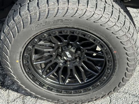 Used 2017 Chevrolet Colorado Z71 image 10