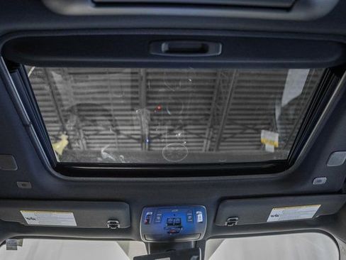 New 2026 Toyota Sienna Platinum image 32