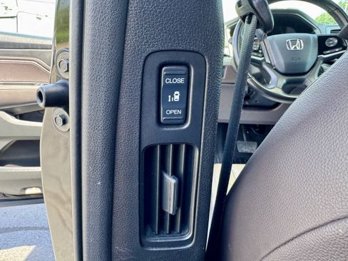 Used 2019 Honda Odyssey EX-L image 24