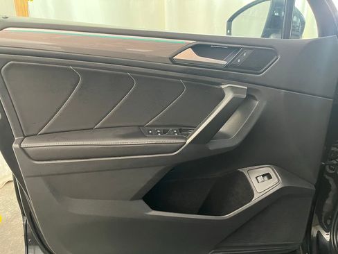 Certified 2024 Volkswagen Tiguan SE R-Line image 10