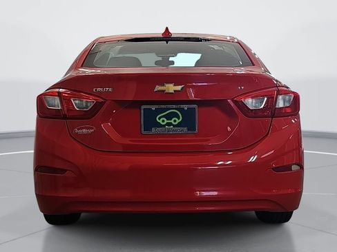 Used 2017 Chevrolet Cruze LT w/ Convenience Package FWD image 5