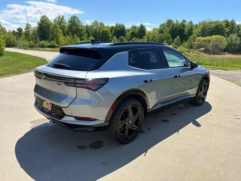 New 2025 Chevrolet Equinox EV RS AWD/4WD image 9
