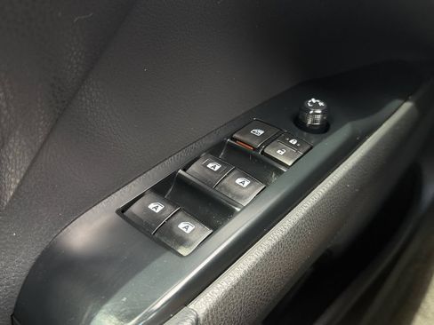 Used 2020 Toyota Camry SE FWD image 19