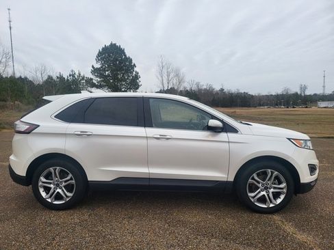 Used 2017 Ford Edge Titanium w/ Technology Package image 4