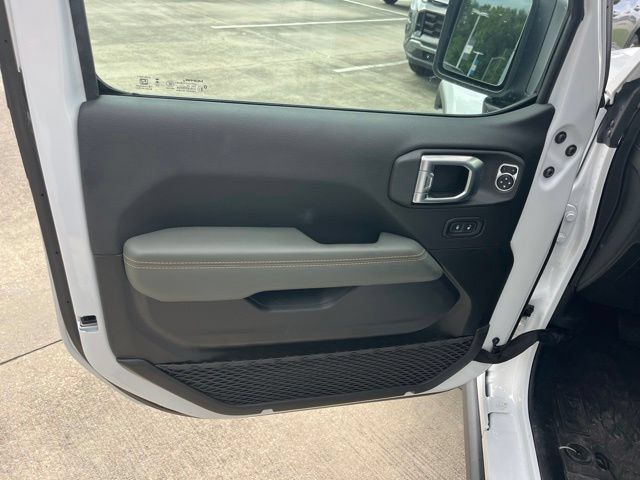 Used 2026 Jeep Gladiator Mojave AWD/4WD image 11