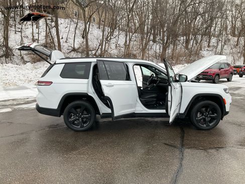 Used 2024 Jeep Grand Cherokee L Altitude image 34