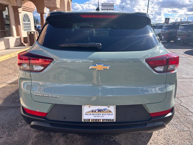 Used 2025 Chevrolet TrailBlazer LS w/ LS Convenience Package FWD image 3