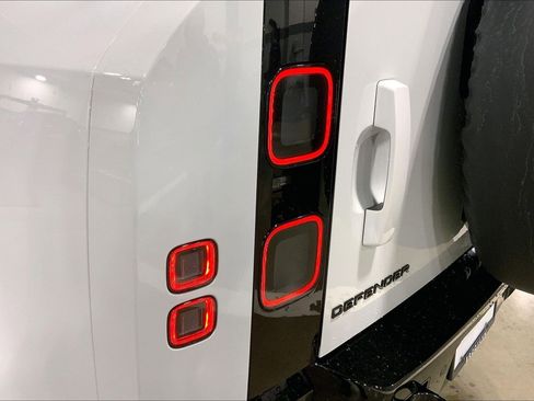 New 2026 Land Rover Defender 110 X-Dynamic SE image 14