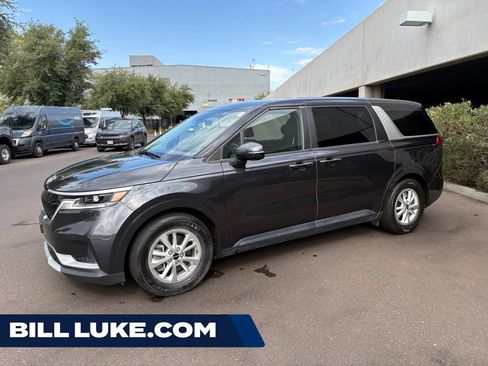 Used 2023 Kia Carnival LX FWD image 1