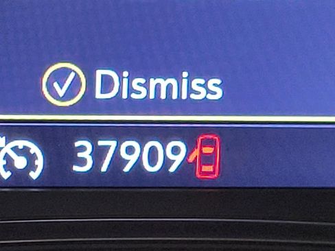 Certified 2023 Chevrolet Traverse LT w/ LPO, Floor Liner Package image 2