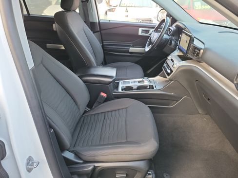 Used 2020 Ford Explorer XLT image 18
