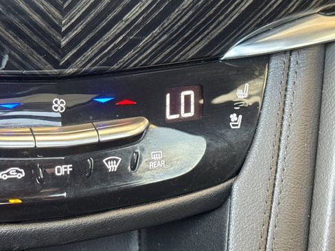 Certified 2025 Cadillac XT6 Premium Luxury FWD image 30