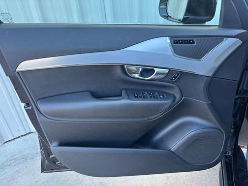 Used 2017 Volvo XC90 T6 Momentum w/ Vision Package image 10