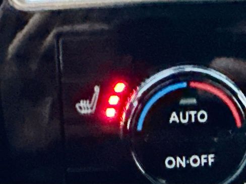 Used 2024 Nissan Armada SL w/ Captain's Chairs Package image 21