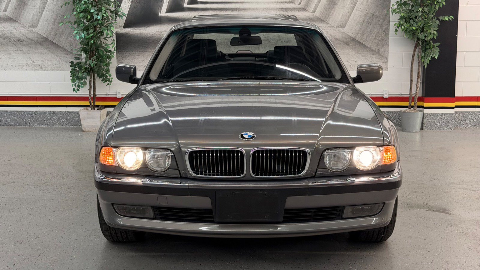 Used 2001 BMW 740iL RWD image 2