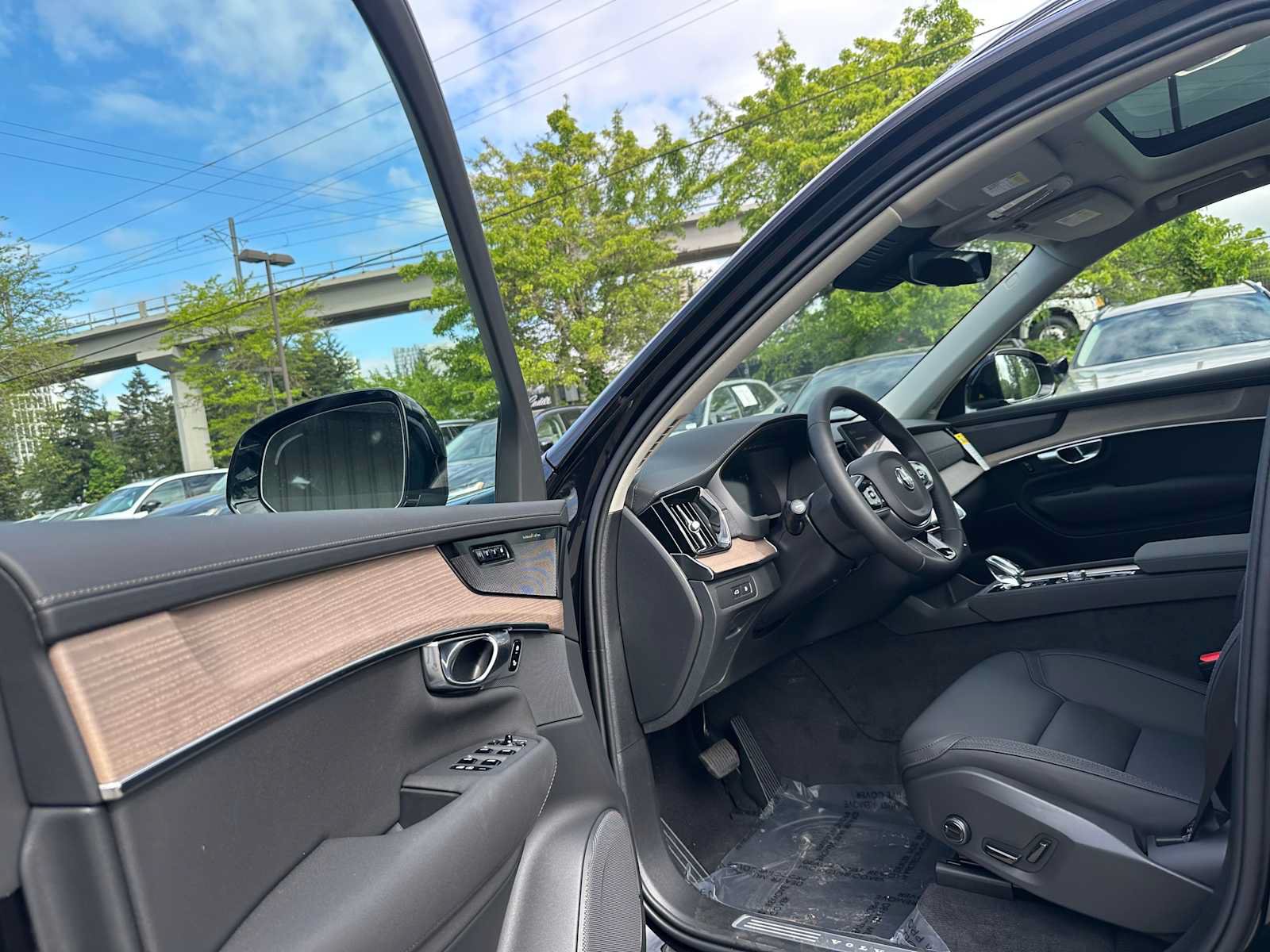 New 2026 Volvo XC90 T8 Plus w/ Protection Package AWD/4WD image 21