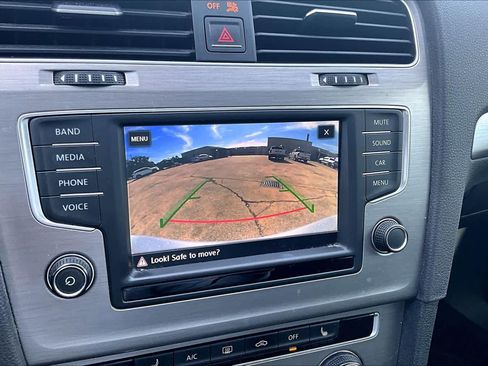 Used 2017 Volkswagen Golf S image 23