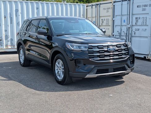 New 2026 Ford Explorer Active RWD image 2
