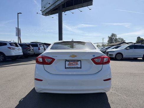 Used 2017 Chevrolet Cruze LT FWD image 7