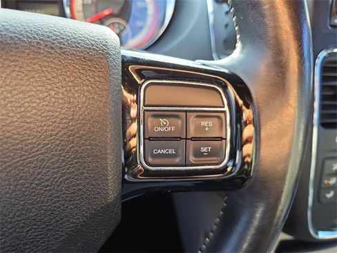 Used 2018 Dodge Grand Caravan SXT image 19