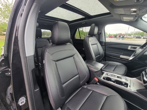 Used 2023 Ford Explorer XLT w/ Equipment Group 202A image 34