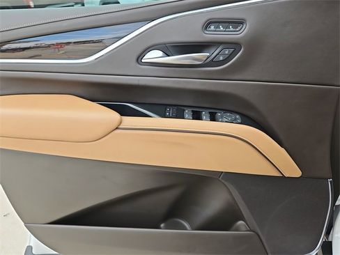 Used 2023 Cadillac Escalade ESV Premium Luxury image 19