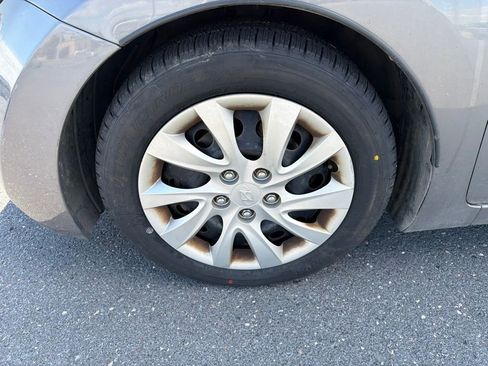 Used 2013 Hyundai Elantra GLS FWD image 13