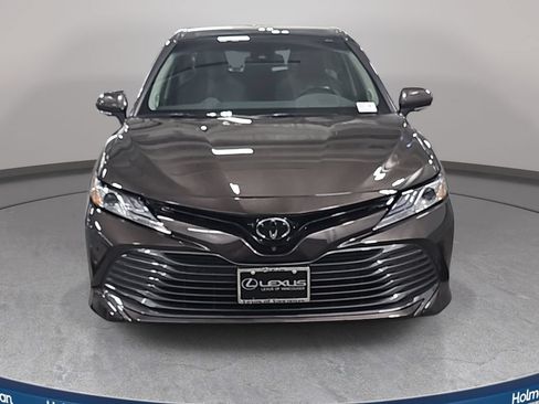 Used 2018 Toyota Camry XLE w/ Driver Assist Package FWD image 3