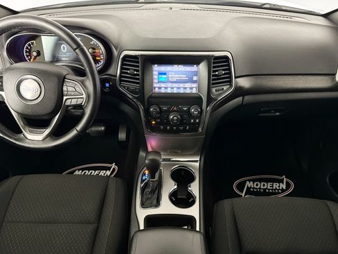 Used 2018 Jeep Grand Cherokee Laredo AWD/4WD image 21