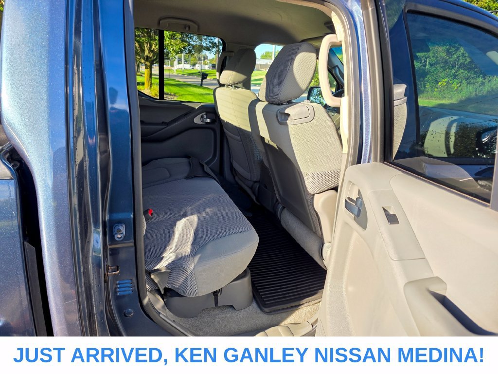 Used 2013 Nissan Frontier SV w/ SV Value Truck Pkg AWD/4WD image 18