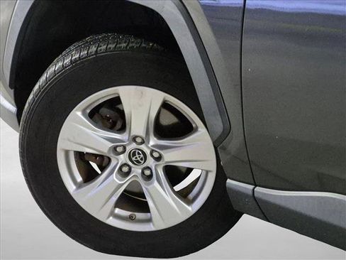 Used 2019 Toyota RAV4 XLE w/ Convenience Package FWD image 10