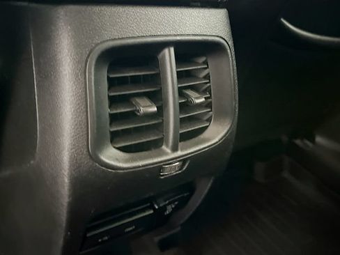 Used 2019 Jeep Cherokee Limited w/ Technology Group AWD/4WD image 34