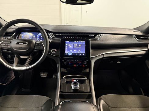 Used 2024 Jeep Grand Cherokee L Altitude image 18