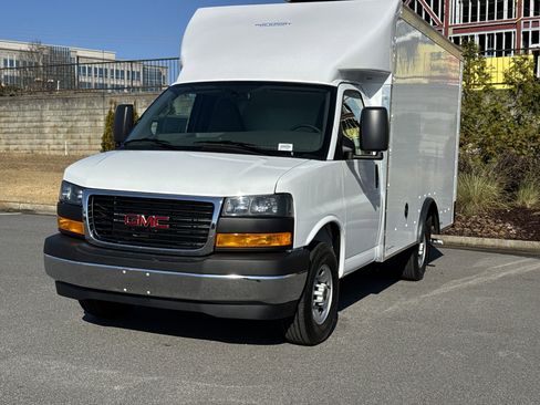 New 2026 GMC Savana 3500 w/ Driver Convenience Package image 5