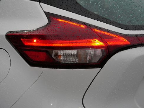 Certified 2024 Nissan Kicks SV image 17