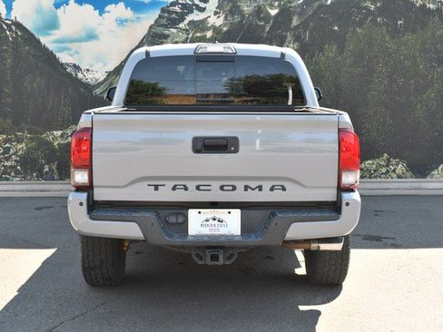 Certified 2018 Toyota Tacoma TRD Off-Road w/ Technology Package AWD/4WD image 10