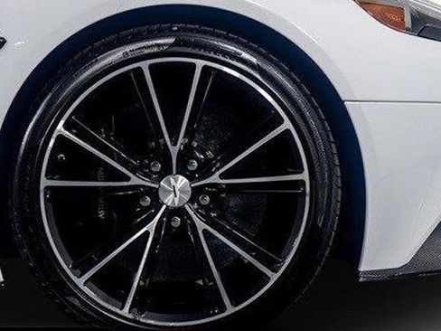 Used 2017 Aston Martin Vanquish S image 9