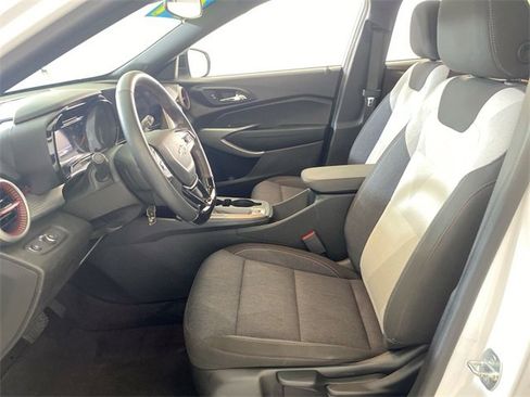 Used 2024 Chevrolet Trax RS image 24