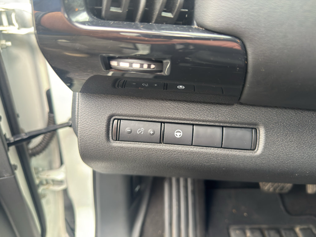 Used 2024 Nissan Pathfinder SV FWD image 15