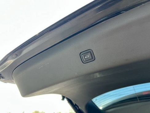 Used 2022 Buick Enclave Premium AWD/4WD image 10