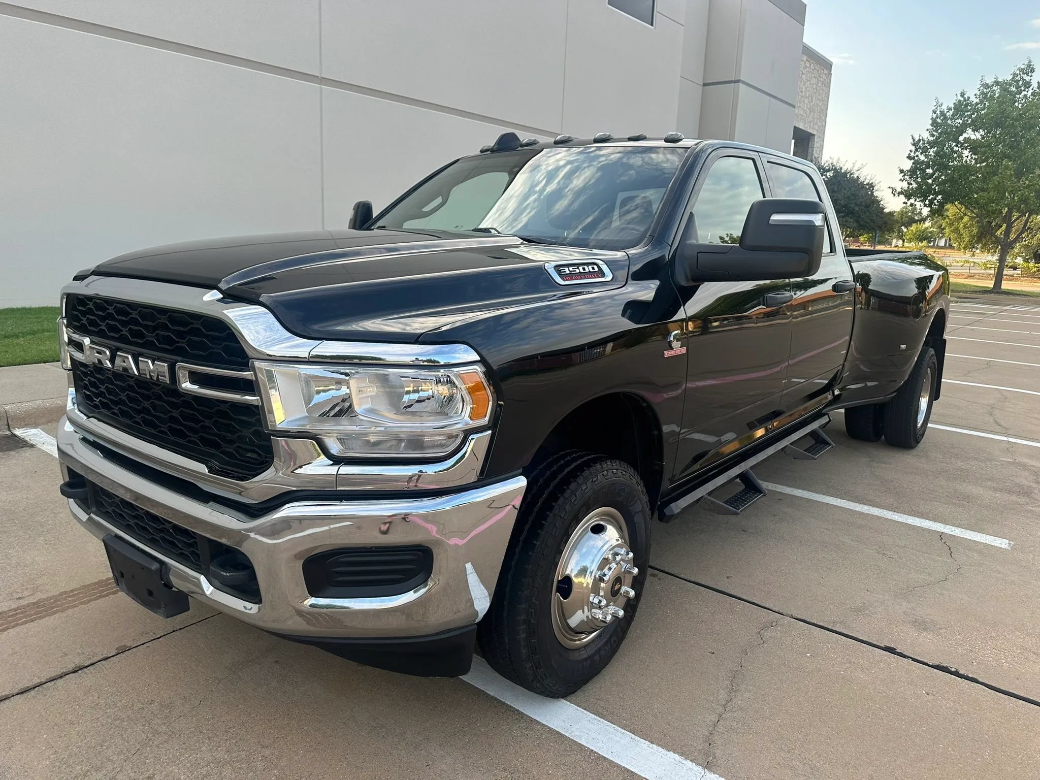 Used 2024 RAM 3500 Tradesman w/ Chrome Appearance Group AWD/4WD image 3