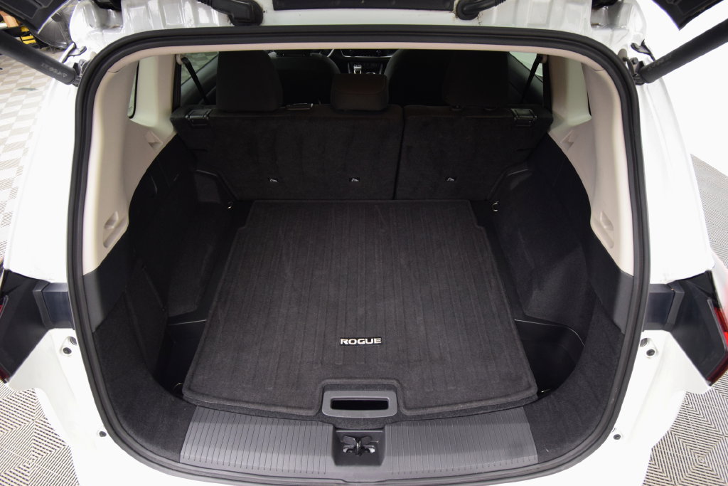 Used 2025 Nissan Rogue SV AWD/4WD image 24